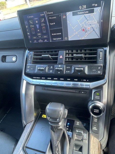 MY23 TOYOTA LANDCRUISER 300 VX- Fit the whole family in and drive in comfort - Image 6