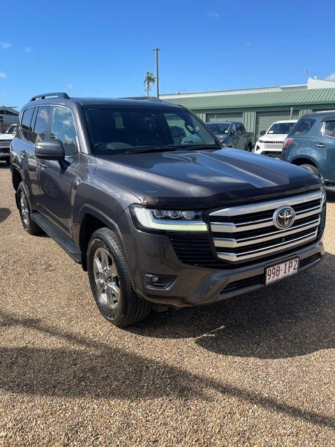 MY23 TOYOTA LANDCRUISER 300 VX- Fit the whole family in and drive in comfort