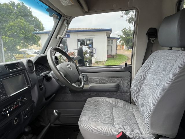 MY16 TOYOTA LANDCRUISER GXL SINGLE CAB 4WD UTILITY GREY + lockable tray box - perfect tradie or work ute! - Image 6