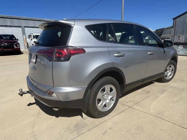 MY18 TOYOTA RAV4 WAGON PULP AUTO 2WD Silver - Great value reliable Rav4, featuring rear cage divider perfect for pets! - Image 3