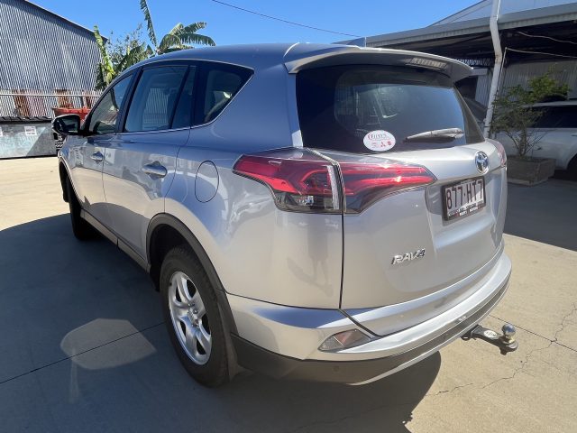 MY18 TOYOTA RAV4 WAGON PULP AUTO 2WD Silver - Great value reliable Rav4, featuring rear cage divider perfect for pets! - Image 4