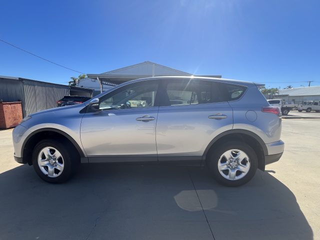 MY18 TOYOTA RAV4 WAGON PULP AUTO 2WD Silver - Great value reliable Rav4, featuring rear cage divider perfect for pets! - Image 5