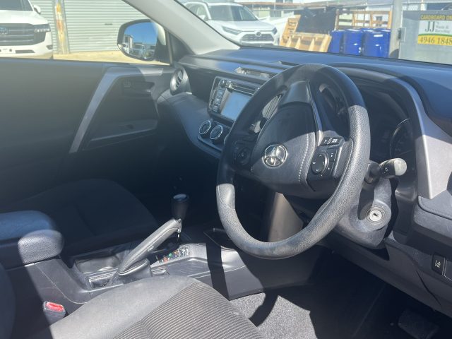 MY18 TOYOTA RAV4 WAGON PULP AUTO 2WD Silver - Great value reliable Rav4, featuring rear cage divider perfect for pets! - Image 8