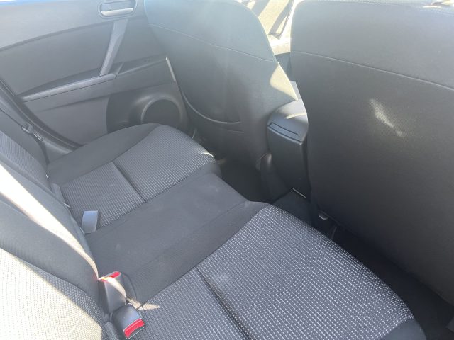 MY11 MAZDA 3 NEO HATCH AUTO 2WD PULP White - Good condition hatchback with zippy maneuverability and fuel economy! - Image 5