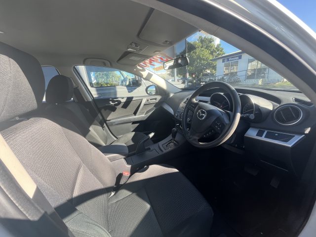 MY11 MAZDA 3 NEO HATCH AUTO 2WD PULP White - Good condition hatchback with zippy maneuverability and fuel economy! - Image 6
