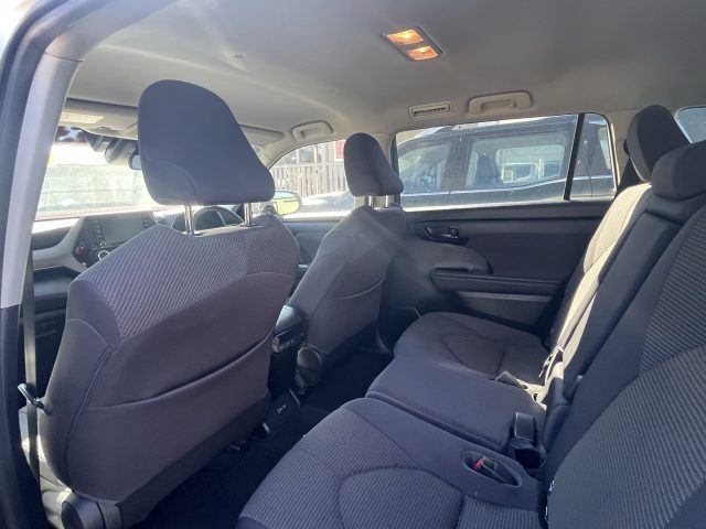 MY22 TOYOTA KLUGER GX WAGON PULP AUTO 4WD White - Excellent pre owned condition with low kms! - Image 8