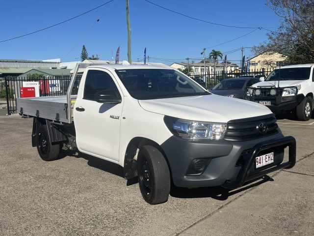 MY22 TOYOTA HILUX SINGLE CAB CHASSIS MANUAL WHITE 2WD PULP - Amazing LOW price and super LOW kms!! - Image 2