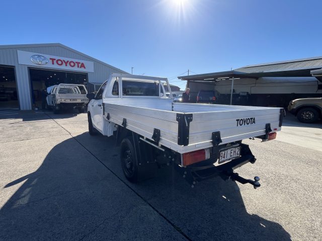 MY22 TOYOTA HILUX SINGLE CAB CHASSIS MANUAL WHITE 2WD PULP - Amazing LOW price and super LOW kms!! - Image 5