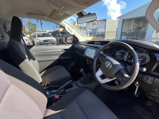 MY22 TOYOTA HILUX SINGLE CAB CHASSIS MANUAL WHITE 2WD PULP - Amazing LOW price and super LOW kms!! - Image 6