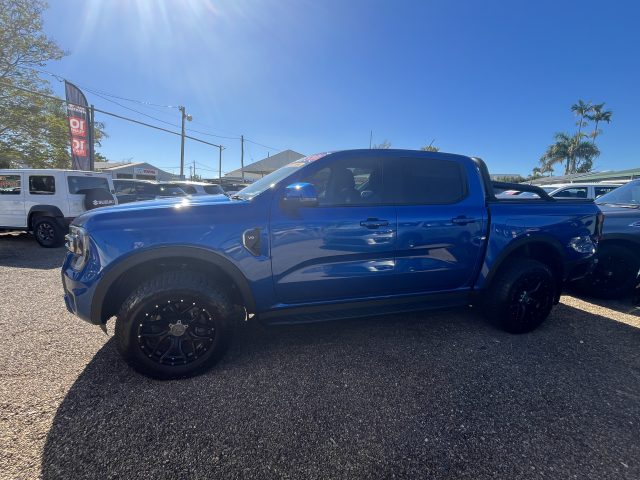 MY22 FORD RANGER XLT DOUBLE CAB UTILITY 4WD AUTO Blue - Excellent condition, Low KMs and brilliant blue exterior! - Image 4