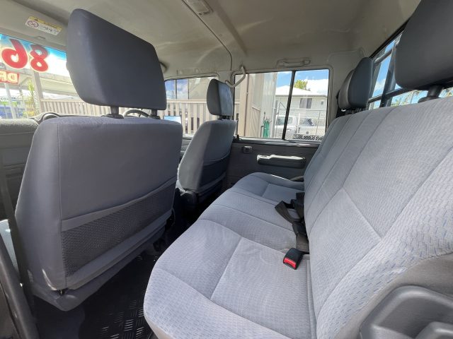 MY17 TOYOTA LANDCRUISER GXL DCC 4WD MANUAL Grey - Solid workhorse in great used condition! - Image 5