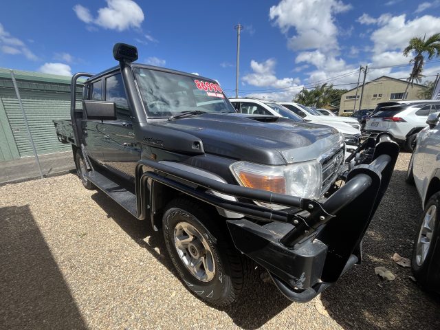 MY17 TOYOTA LANDCRUISER GXL DCC 4WD MANUAL Grey - Solid workhorse in great used condition!