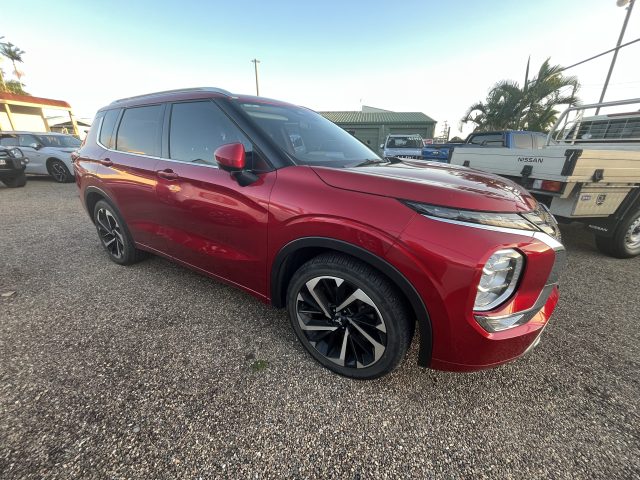 MY22 MITSUBISHI OUTLANDER EXCEED AWD AUTO PULP Red - Excellent condition and LOWS KMs!! - Image 2