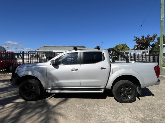 MY15 NISSAN NAVARA DUALCAB MANUAL 4WD SILVER - Good condition at an unbeatable price! - Image 4