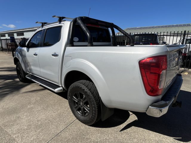 MY15 NISSAN NAVARA DUALCAB MANUAL 4WD SILVER - Good condition at an unbeatable price! - Image 7
