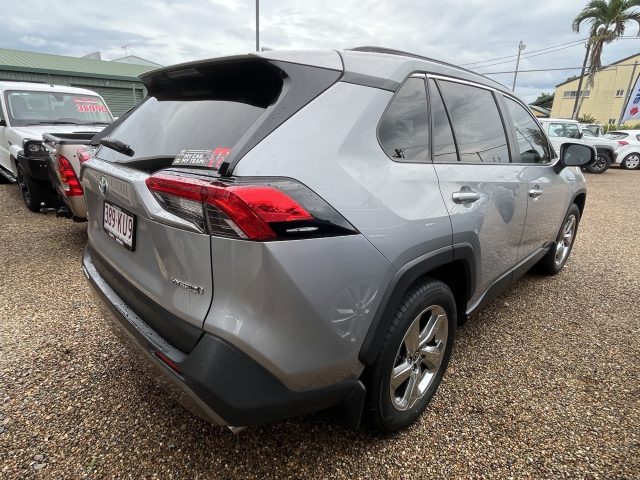 MY21 TOYOTA RAV4 GLX AUTO WAGON PULP Silver Sky - excellent condition, spacious and fuel efficient! - Image 3