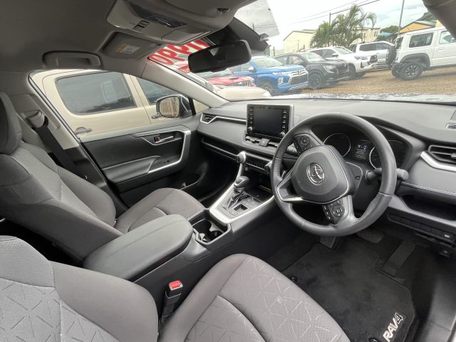 MY21 TOYOTA RAV4 GLX AUTO WAGON PULP Silver Sky - excellent condition, spacious and fuel efficient! - Image 5