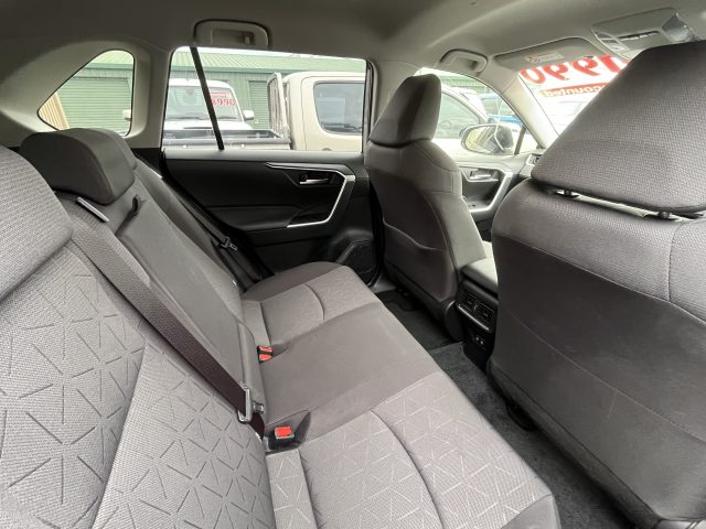 MY21 TOYOTA RAV4 GLX AUTO WAGON PULP Silver Sky - excellent condition, spacious and fuel efficient! - Image 6